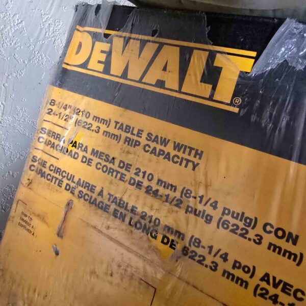 Dewalt 8-1/4 inch Table Saw w/2-1/2 inch Rip Capacity - Image 2