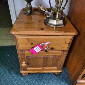 Victoria Pine End Table