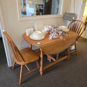 Drop Leaf Table with 4 Chairs