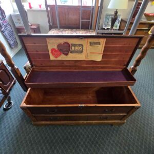 Roos Sweetheart Cedar Chest